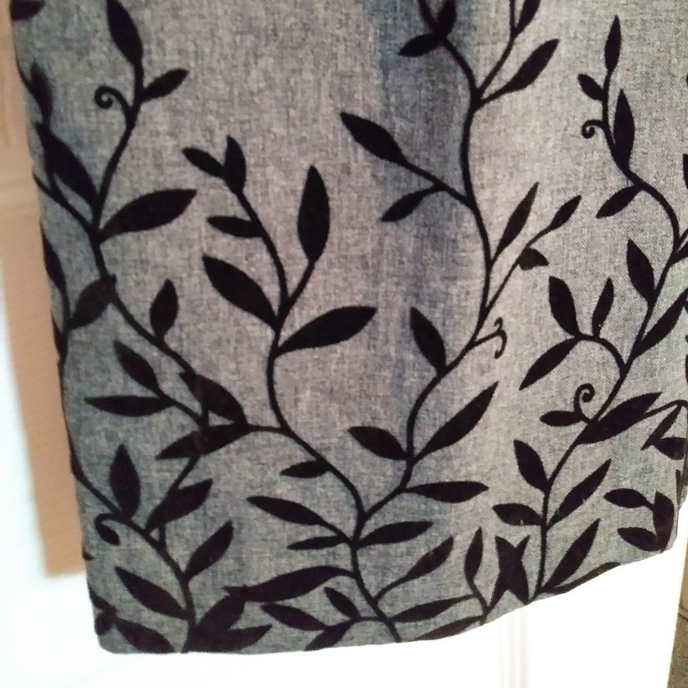 "Boutique Europa" Gray Trousers with Velvet Vines - Picture 3 of 7
